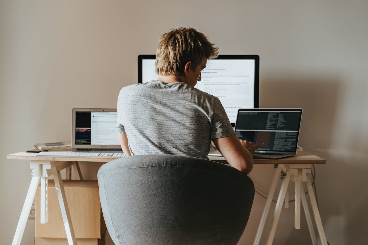 Communication Challenges With Deskless Workforce - Strategies For Seamless Connectivity